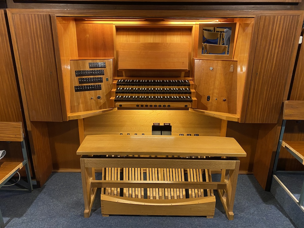 Spieltisch der Orgel an der Christuskirche